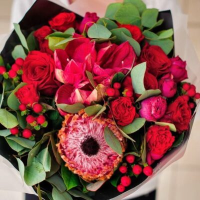 BQ051 Red Eye Roses Protea Amaryllis